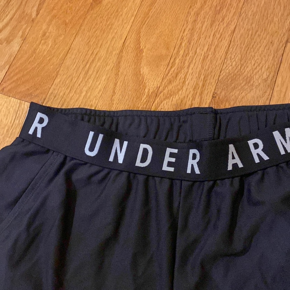 Under Armour shorts. Dark gray medium. Good condition. - Picture 3 of 4